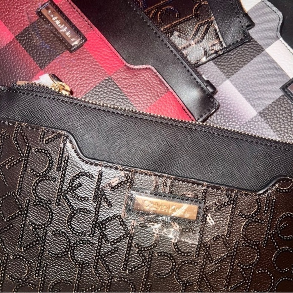NWT🥀 $98 | RED & BLACK Calvin Klein Clutch Wallets - Picture 8 of 8